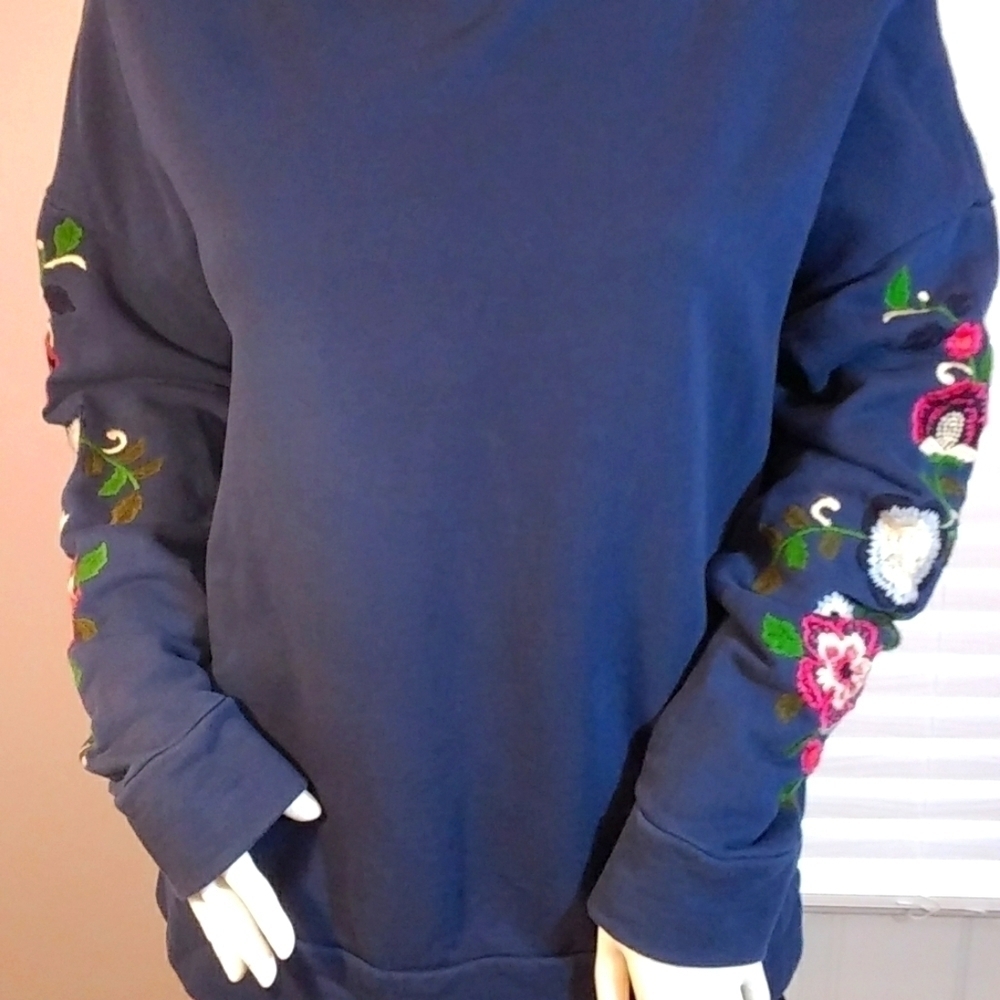 Caslon Navy Blue Pullover Sweatshirt Long Floral Embroidered Sleeves Size S NWOT - Picture 8 of 12